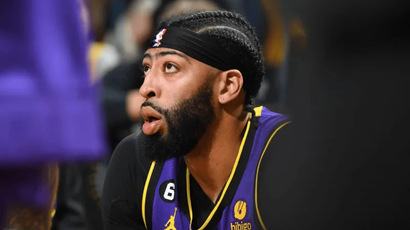 两年前的今天戴维斯狂砍30+23，湖人系列赛首战险胜勇士